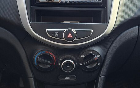 Hyundai Solaris II рестайлинг, 2013 год, 11 фотография