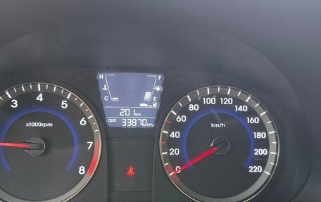 Hyundai Solaris II рестайлинг, 2013 год, 12 фотография