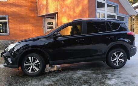 Toyota RAV4, 2017 год, 2 280 000 рублей, 2 фотография