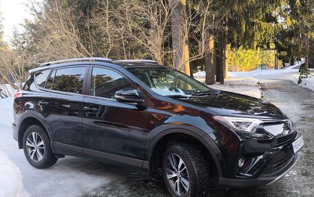 Toyota RAV4, 2017 год, 2 280 000 рублей, 3 фотография