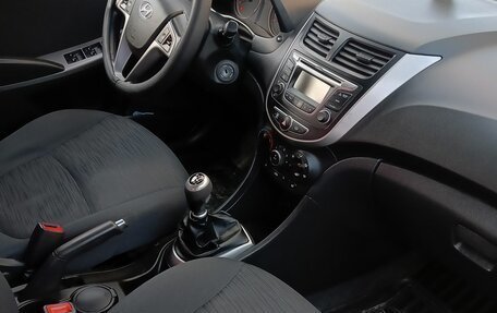 Hyundai Solaris II рестайлинг, 2014 год, 960 000 рублей, 7 фотография