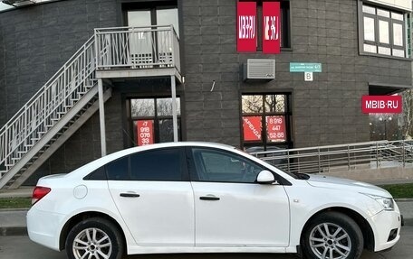 Chevrolet Cruze II, 2010 год, 780 000 рублей, 4 фотография