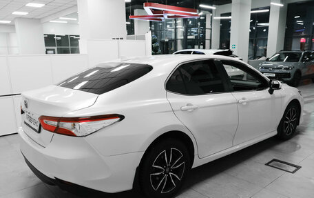 Toyota Camry, 2021 год, 2 530 000 рублей, 3 фотография