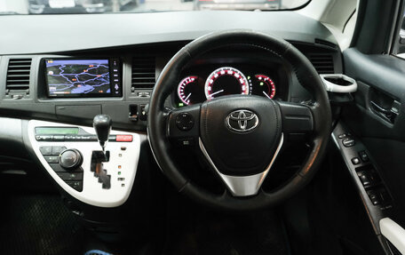 Toyota ISis I, 2012 год, 1 100 000 рублей, 13 фотография