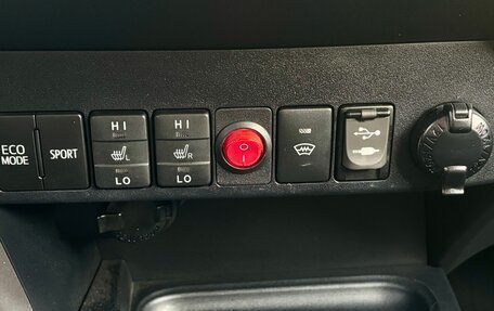 Toyota RAV4, 2017 год, 2 390 000 рублей, 21 фотография