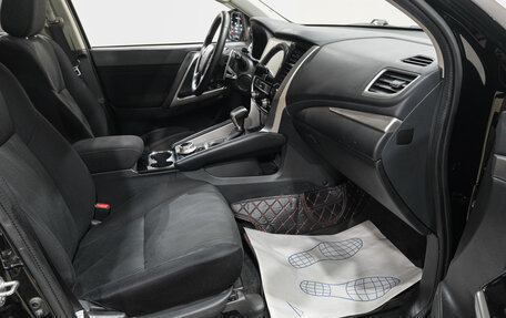 Mitsubishi Pajero Sport III рестайлинг, 2020 год, 3 979 000 рублей, 16 фотография