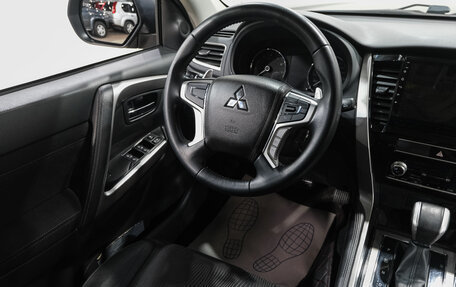 Mitsubishi Pajero Sport III рестайлинг, 2020 год, 3 979 000 рублей, 18 фотография