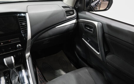 Mitsubishi Pajero Sport III рестайлинг, 2020 год, 3 979 000 рублей, 19 фотография