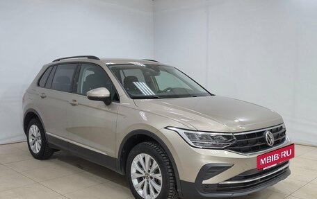 Volkswagen Tiguan II, 2021 год, 2 870 000 рублей, 3 фотография