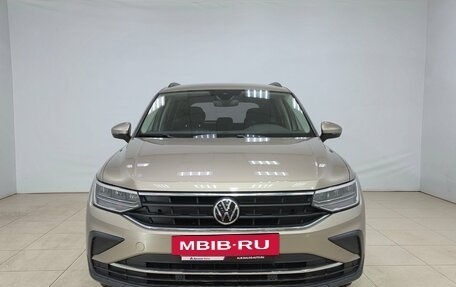 Volkswagen Tiguan II, 2021 год, 2 870 000 рублей, 2 фотография