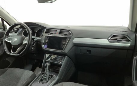 Volkswagen Tiguan II, 2021 год, 2 870 000 рублей, 12 фотография