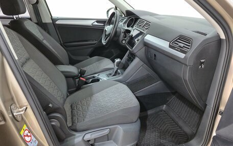 Volkswagen Tiguan II, 2021 год, 2 870 000 рублей, 13 фотография