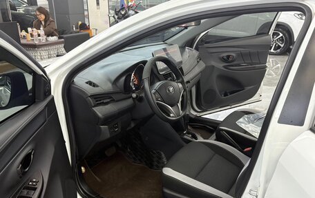 Toyota Yaris XP150 рестайлинг, 2022 год, 1 065 000 рублей, 8 фотография