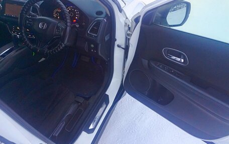 Honda Vezel, 2014 год, 1 600 000 рублей, 6 фотография