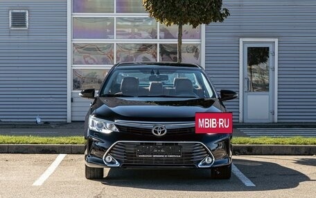 Toyota Camry, 2017 год, 1 795 000 рублей, 2 фотография