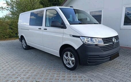 Volkswagen Transporter T6 рестайлинг, 2022 год, 3 000 000 рублей, 1 фотография