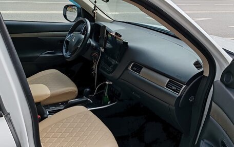 Mitsubishi Outlander III рестайлинг 3, 2017 год, 1 750 000 рублей, 10 фотография