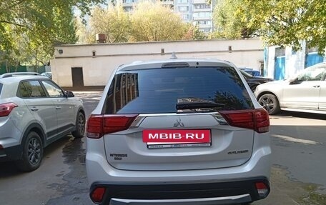 Mitsubishi Outlander III рестайлинг 3, 2017 год, 1 750 000 рублей, 4 фотография