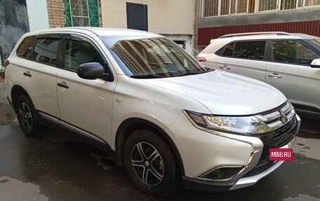 Mitsubishi Outlander III рестайлинг 3, 2017 год, 1 750 000 рублей, 5 фотография