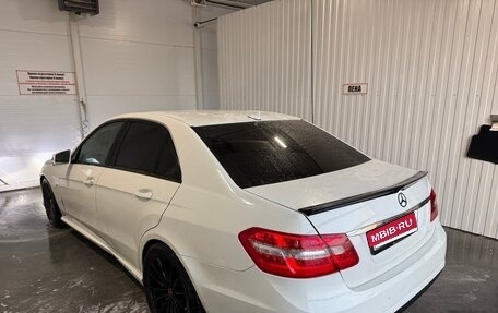 Mercedes-Benz E-Класс, 2010 год, 790 000 рублей, 2 фотография