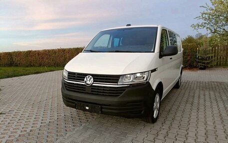 Volkswagen Transporter T6 рестайлинг, 2022 год, 3 000 000 рублей, 2 фотография