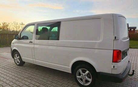 Volkswagen Transporter T6 рестайлинг, 2022 год, 3 000 000 рублей, 11 фотография