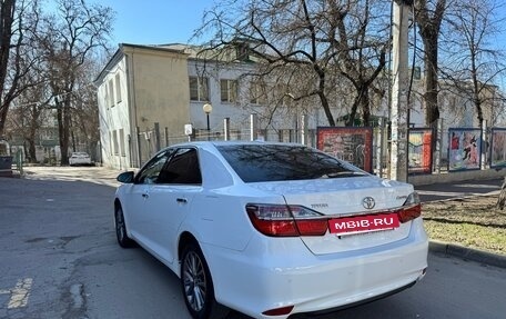 Toyota Camry, 2017 год, 1 890 000 рублей, 6 фотография