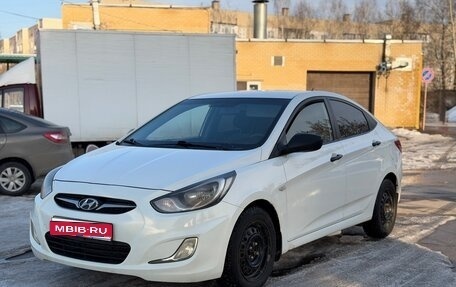 Hyundai Solaris II рестайлинг, 2013 год, 600 000 рублей, 1 фотография
