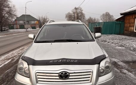 Toyota Avensis III рестайлинг, 2006 год, 700 000 рублей, 1 фотография