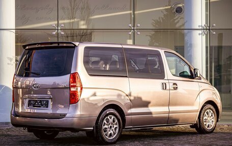 Hyundai Grand Starex Grand Starex I рестайлинг 2, 2015 год, 1 595 000 рублей, 6 фотография