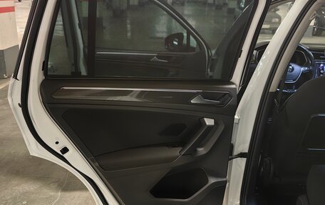 Volkswagen Tiguan II, 2018 год, 2 899 000 рублей, 10 фотография