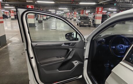 Volkswagen Tiguan II, 2018 год, 2 899 000 рублей, 9 фотография