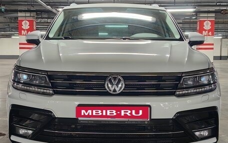 Volkswagen Tiguan II, 2018 год, 2 899 000 рублей, 2 фотография