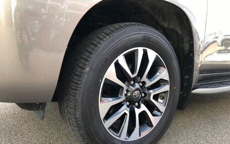 Toyota Land Cruiser Prado 150 рестайлинг 2, 2024 год, 7 560 000 рублей, 2 фотография