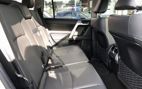 Toyota Land Cruiser Prado 150 рестайлинг 2, 2024 год, 7 560 000 рублей, 7 фотография