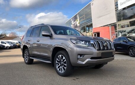 Toyota Land Cruiser Prado 150 рестайлинг 2, 2024 год, 7 560 000 рублей, 6 фотография