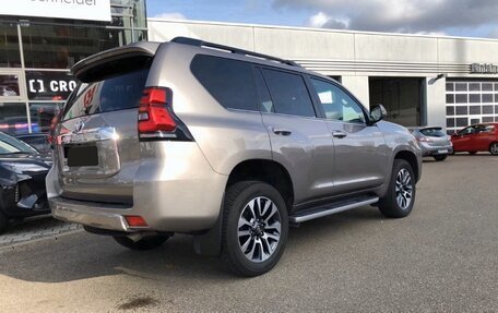 Toyota Land Cruiser Prado 150 рестайлинг 2, 2024 год, 7 560 000 рублей, 10 фотография