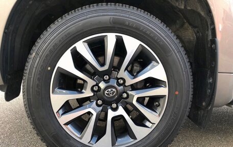 Toyota Land Cruiser Prado 150 рестайлинг 2, 2024 год, 7 560 000 рублей, 11 фотография