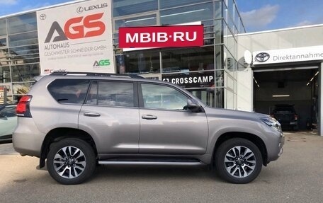 Toyota Land Cruiser Prado 150 рестайлинг 2, 2024 год, 7 560 000 рублей, 25 фотография
