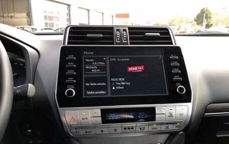 Toyota Land Cruiser Prado 150 рестайлинг 2, 2024 год, 7 560 000 рублей, 17 фотография