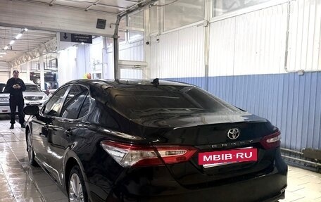 Toyota Camry, 2020 год, 2 600 000 рублей, 5 фотография