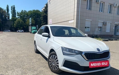 Skoda Rapid II, 2020 год, 750 000 рублей, 2 фотография
