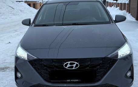 Hyundai Solaris II рестайлинг, 2021 год, 1 650 000 рублей, 2 фотография