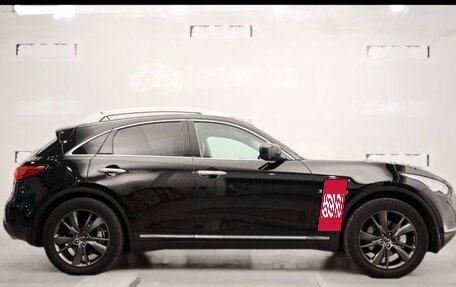 Infiniti QX70, 2014 год, 1 999 991 рублей, 4 фотография