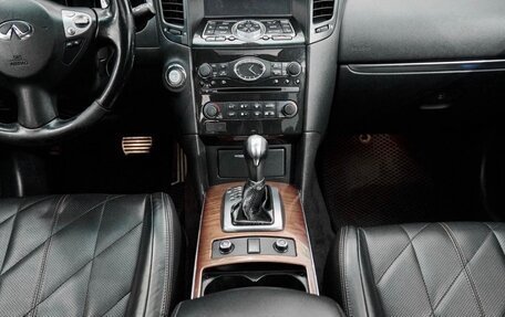 Infiniti QX70, 2014 год, 1 999 991 рублей, 18 фотография