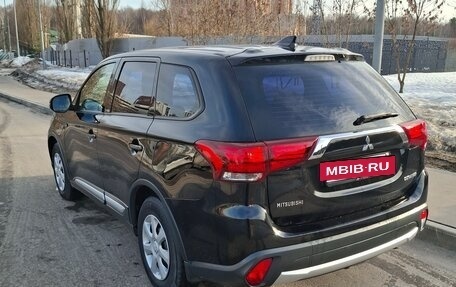 Mitsubishi Outlander III рестайлинг 3, 2017 год, 2 300 000 рублей, 3 фотография