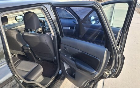 Mitsubishi Outlander III рестайлинг 3, 2017 год, 2 300 000 рублей, 6 фотография