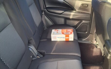 Mitsubishi Outlander III рестайлинг 3, 2017 год, 2 300 000 рублей, 12 фотография