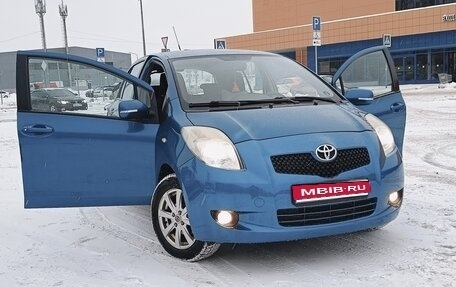 Toyota Yaris III рестайлинг, 2007 год, 595 000 рублей, 1 фотография