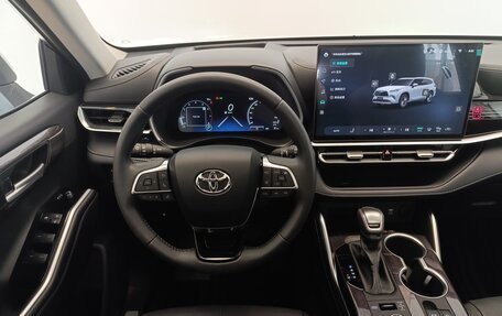 Toyota Highlander, 2025 год, 6 090 000 рублей, 9 фотография